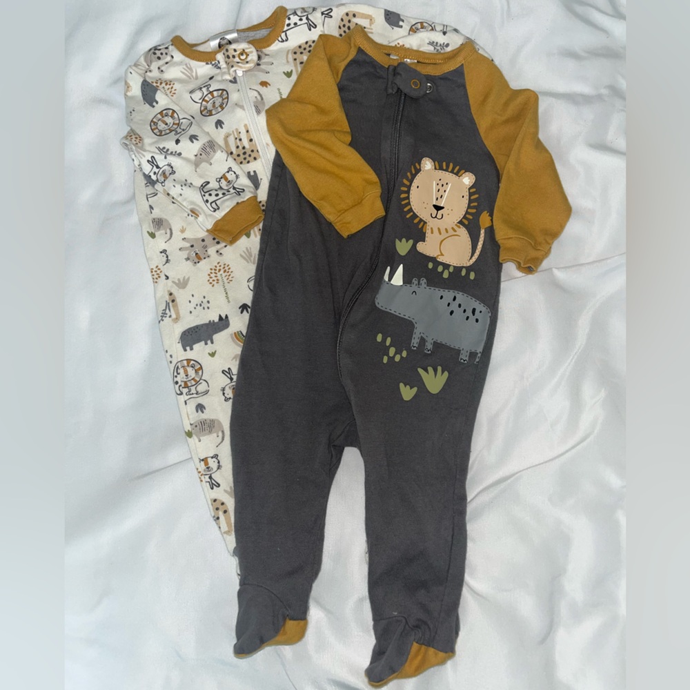 Gerber zipper footed sleepers 0-3 months